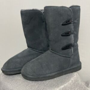 Bearpaw Sarah Tall Gray Suede Boots – Size 7)B38)”